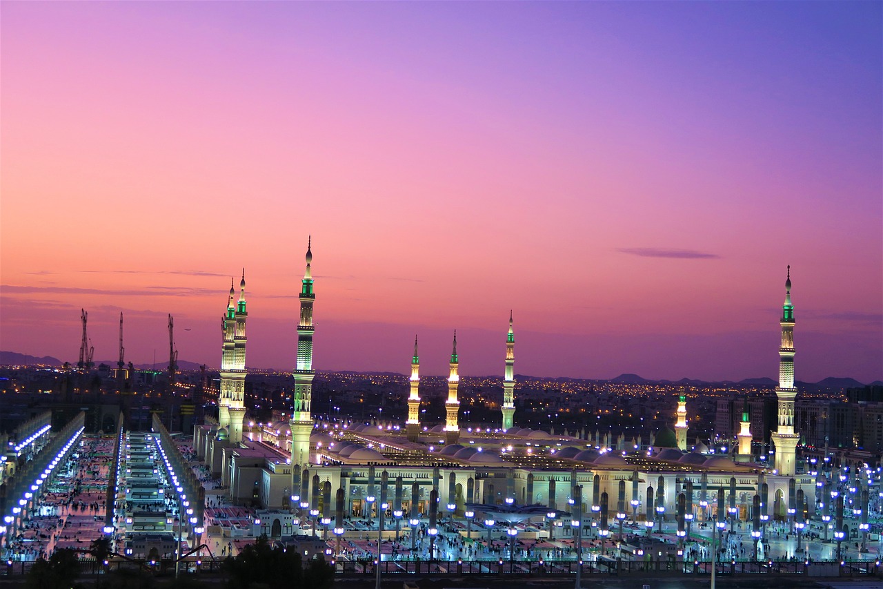 Sacred Journey in Madinah: Ziyarats and Culinary Delights